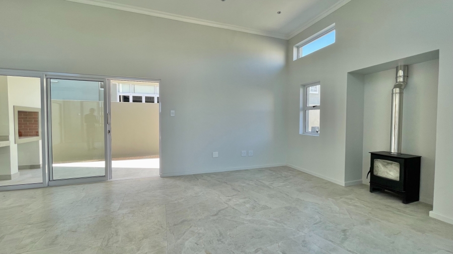 3 Bedroom Property for Sale in Somerset Lakes Western Cape